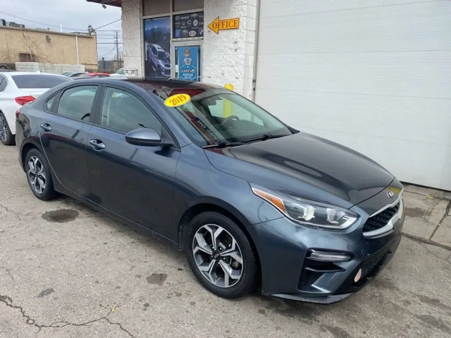 2019 Kia Forte FE LXS photo 1