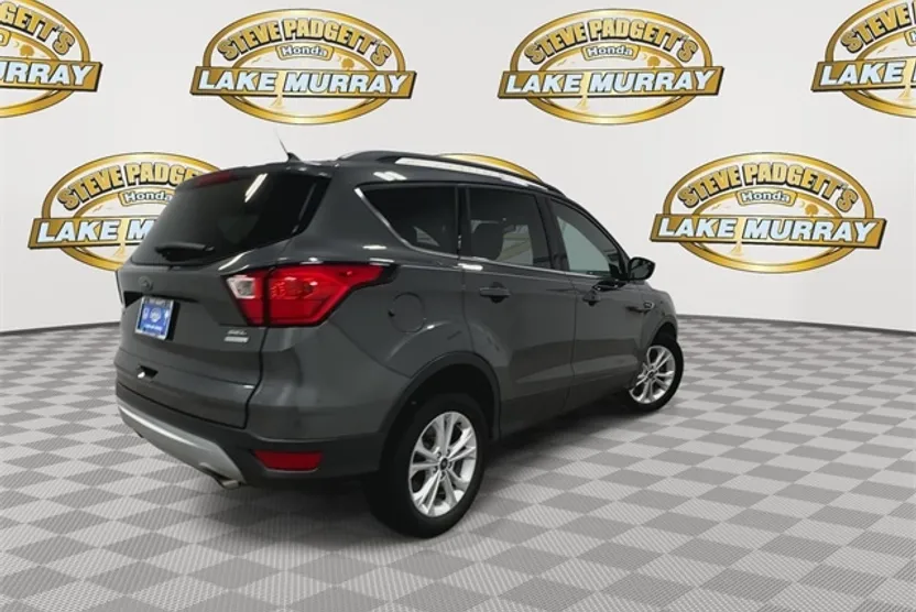 2019 Ford Escape SEL photo 1