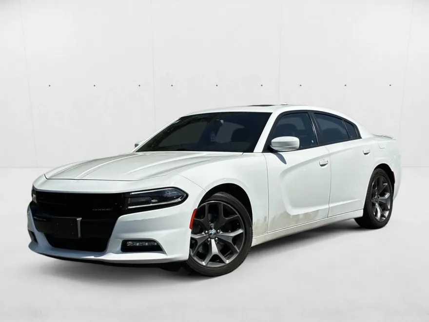2016 Dodge Charger SXT photo 1