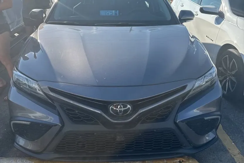 2022 Toyota Camry SE photo 1