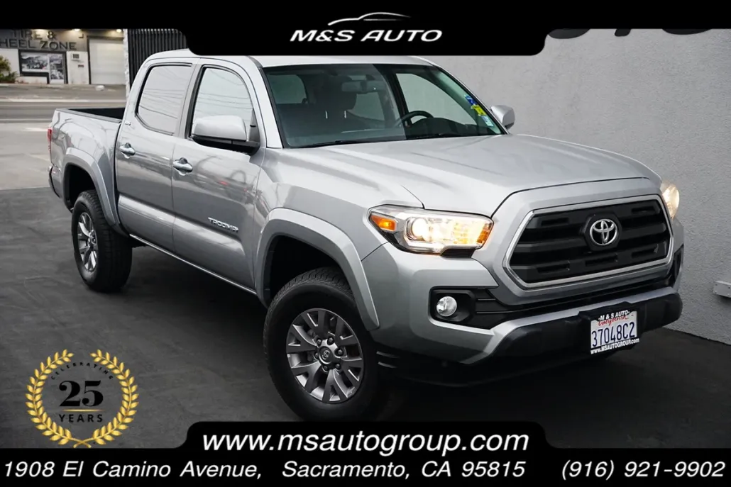 2017 Toyota Tacoma SR5 Double Cab V6 photo 1