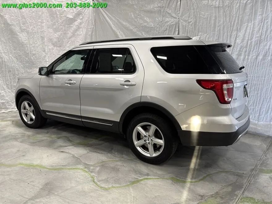 2017 Ford Explorer XLT photo 1