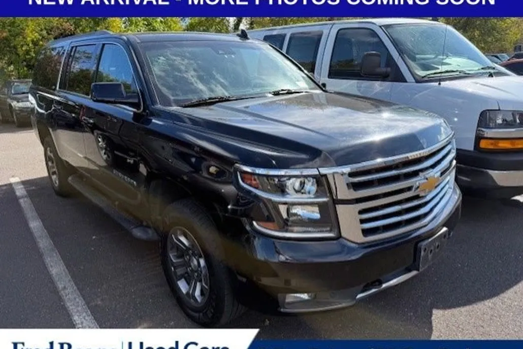 2018 Chevrolet Suburban LT photo 1