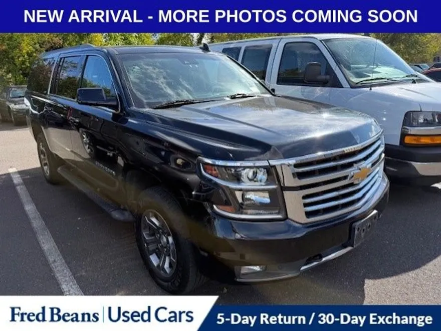 2018 Chevrolet Suburban LT photo 1