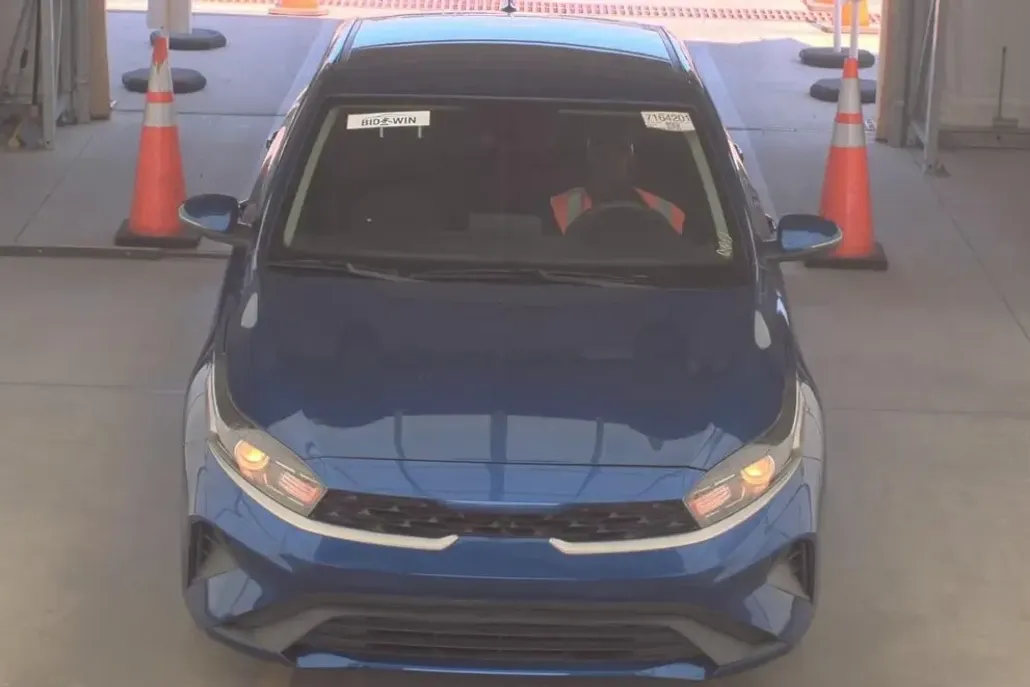 2024 Kia Forte LXS photo 1