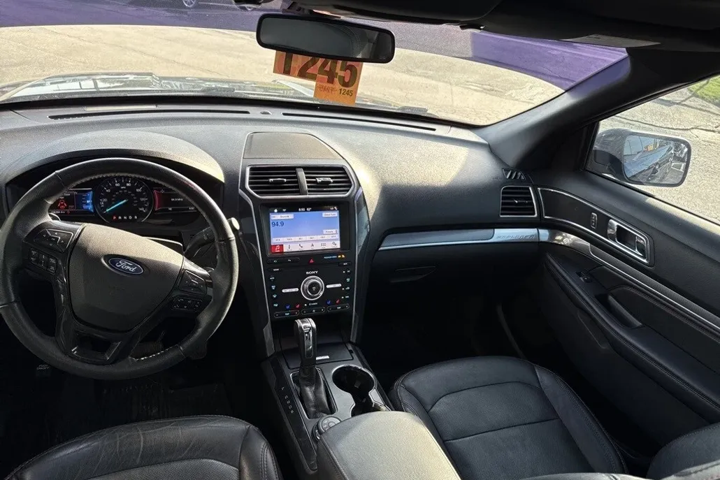 2019 Ford Explorer Sport photo 1