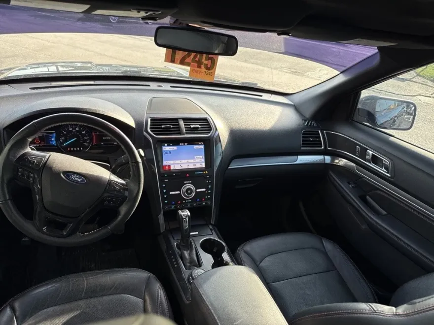 2019 Ford Explorer Sport photo 1