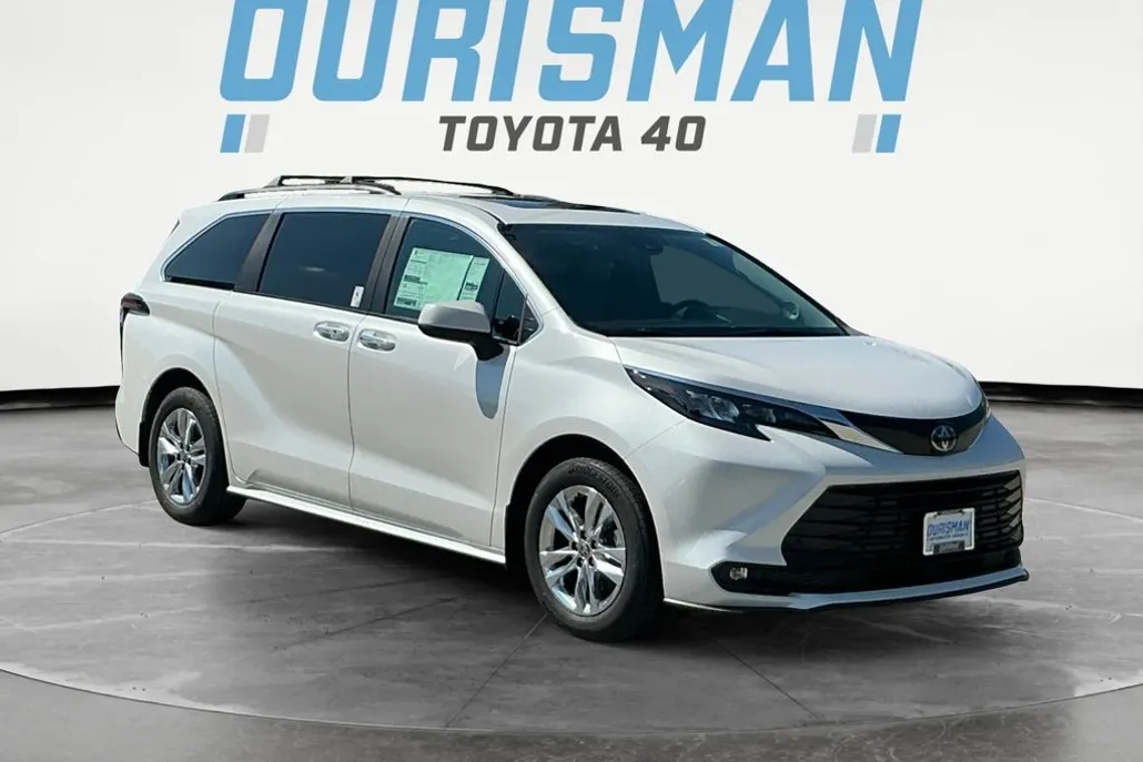 2025 Toyota Sienna XLE photo 1