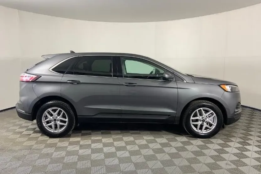 2024 Ford Edge SEL photo 1