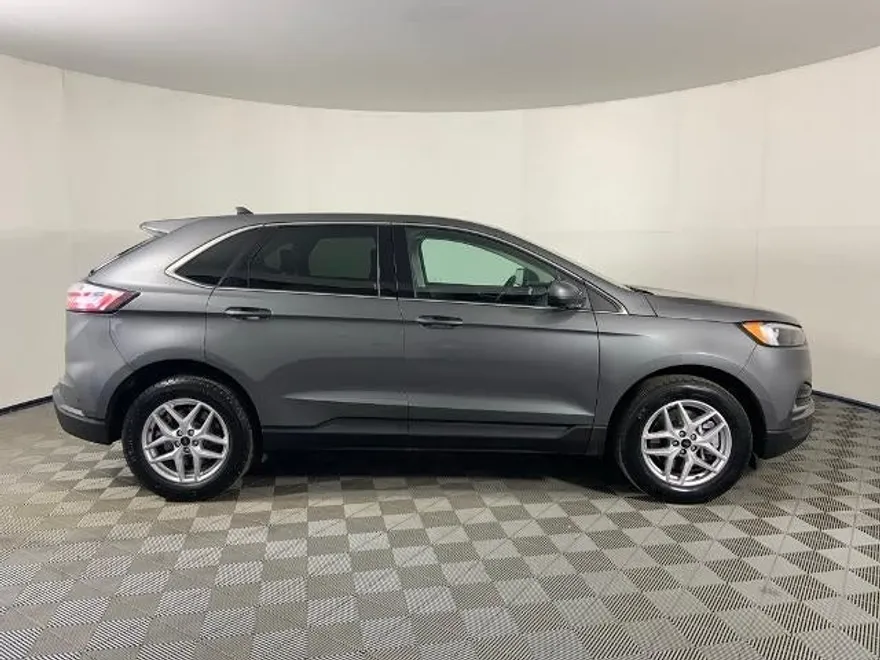 2024 Ford Edge SEL photo 1