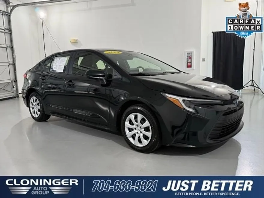2023 Toyota Corolla Hybrid LE photo 1