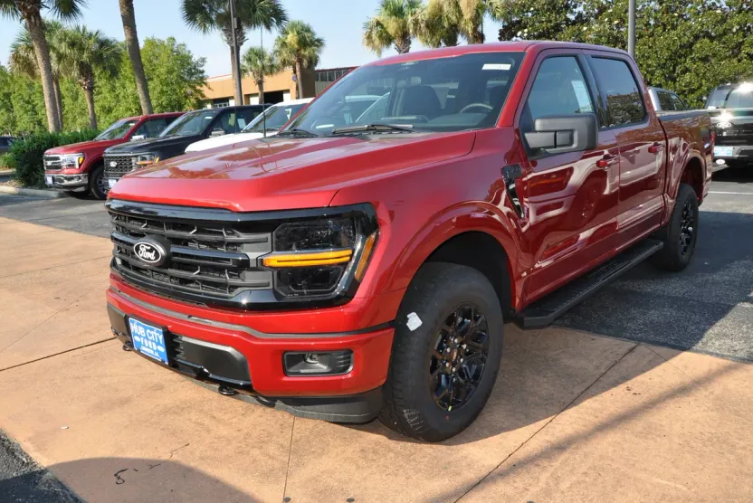 2025 Ford F-150 XLT photo 1