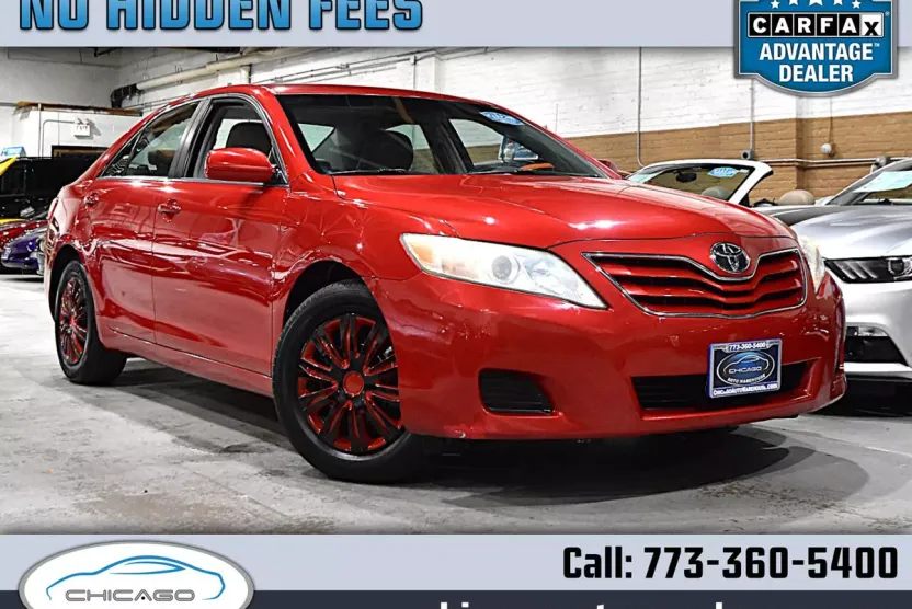2010 Toyota Camry LE photo 1