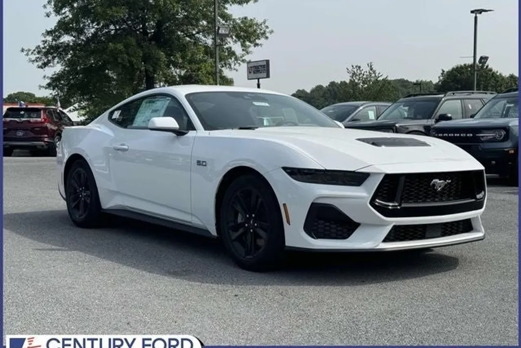 2025 Ford Mustang GT photo 1