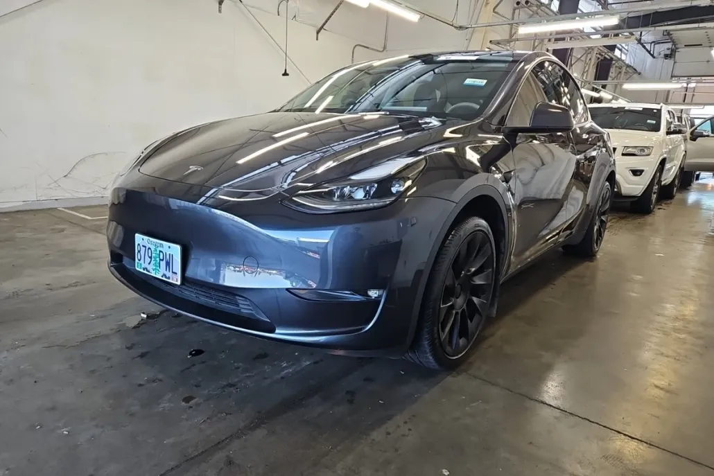 2024 Tesla Model Y Long Range photo 1
