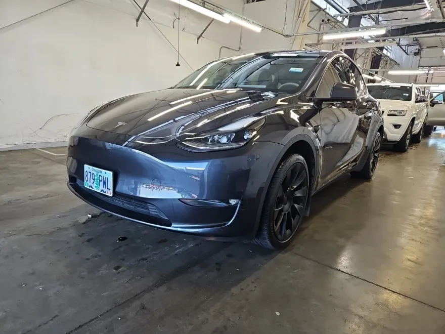 2024 Tesla Model Y Long Range photo 1