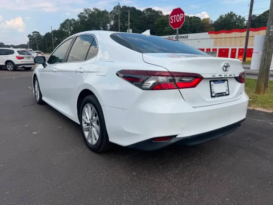 2023 Toyota Camry LE photo 1