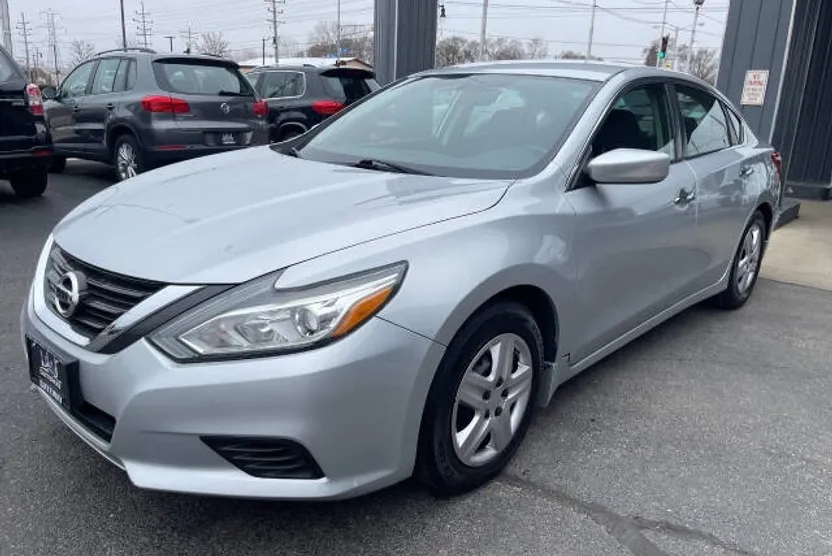 2017 Nissan Altima 2.5 SV photo 1