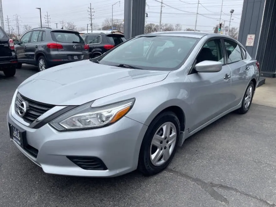 2017 Nissan Altima 2.5 SV photo 1