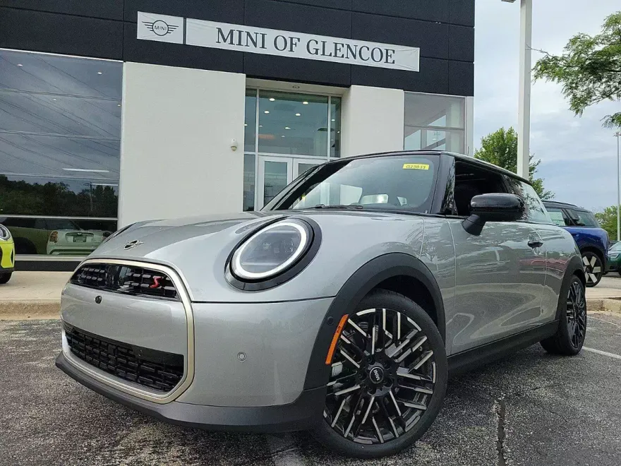2025 Mini Cooper 2 Door Hardtop Iconic photo 1
