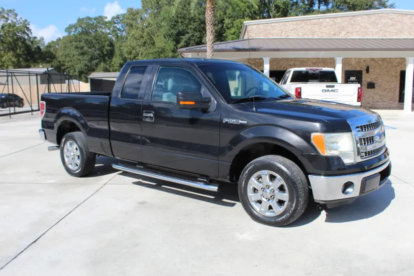 2013 Ford F-150 XLT photo 1