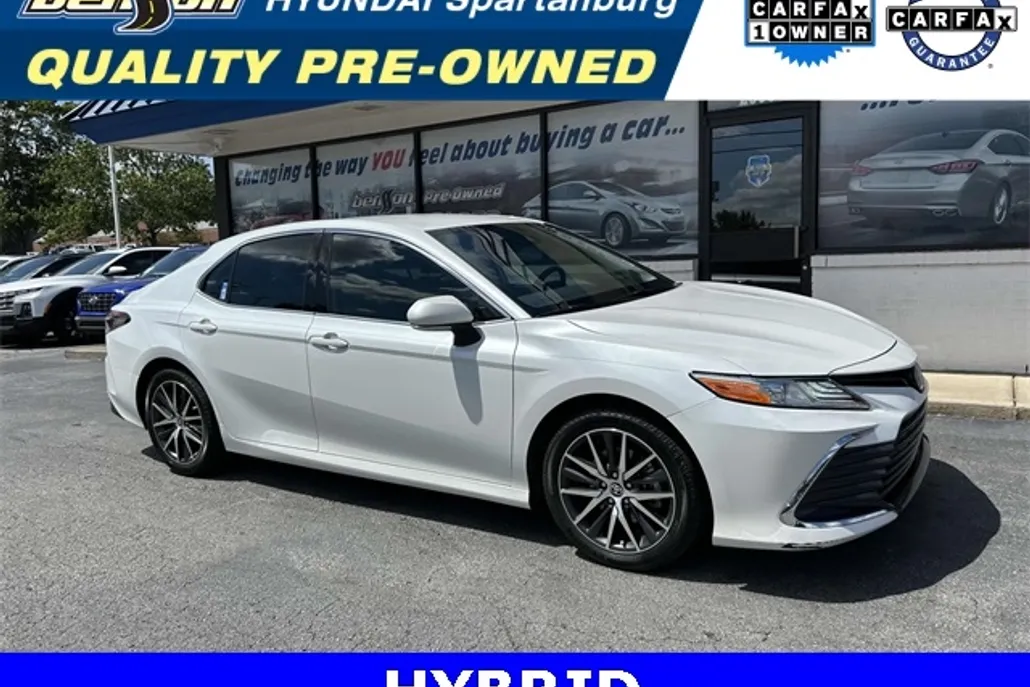2022 Toyota Camry Hybrid XLE photo 1