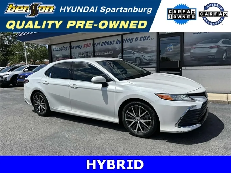 2022 Toyota Camry Hybrid XLE photo 1