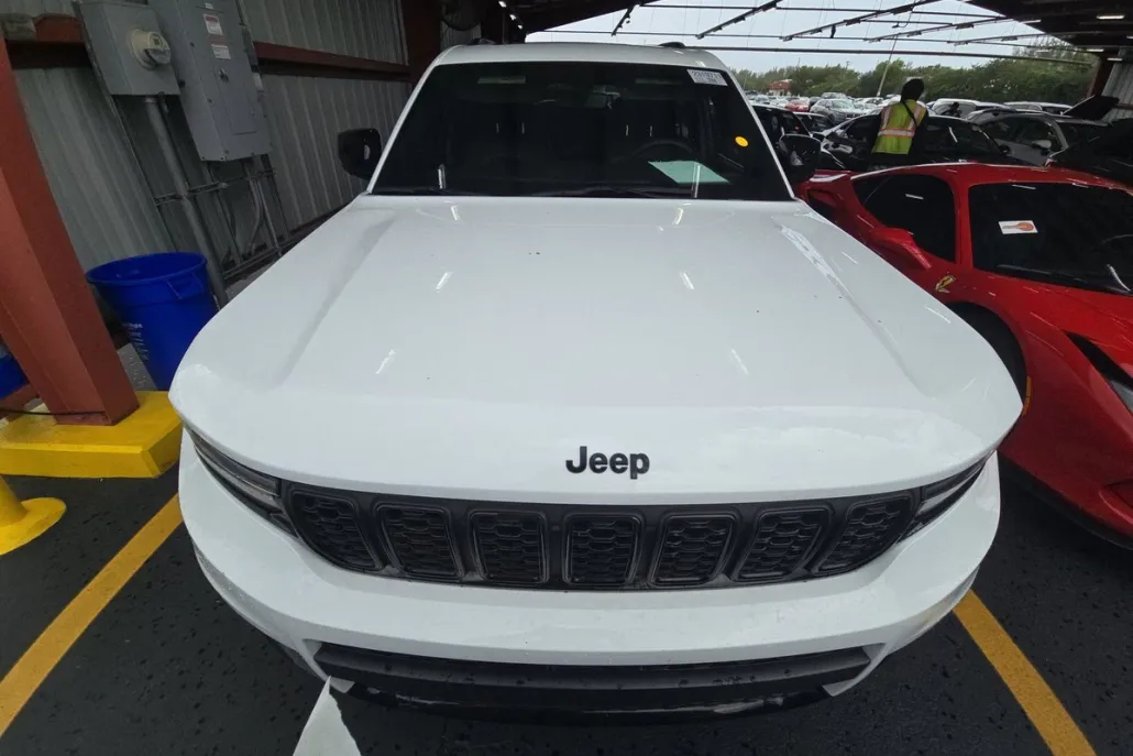 2023 Jeep Grand Cherokee Altitude photo 1