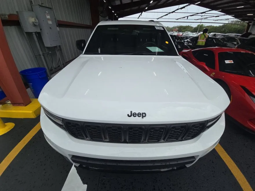2023 Jeep Grand Cherokee Altitude photo 1