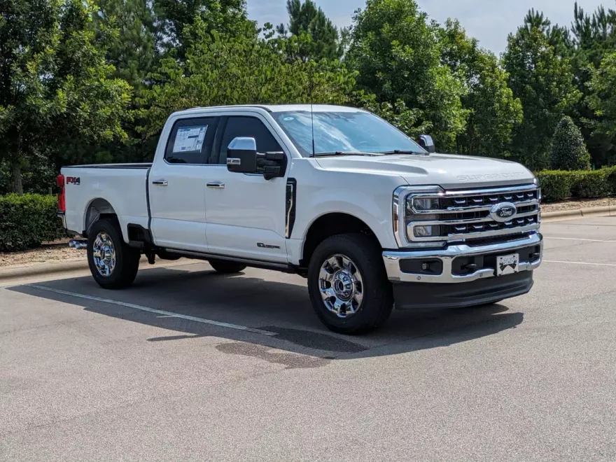 2025 Ford F-250 Lariat photo 1