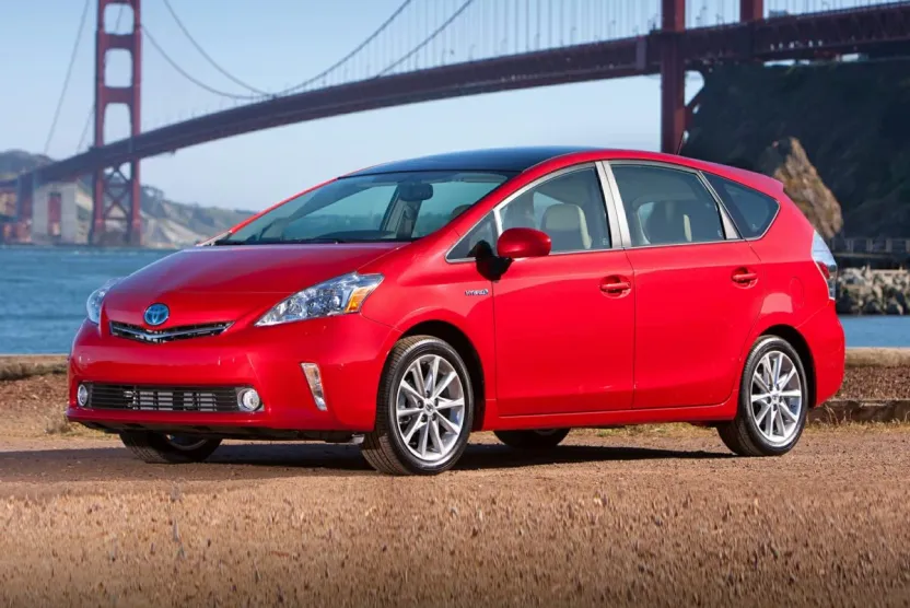 2013 Toyota Prius V photo 1