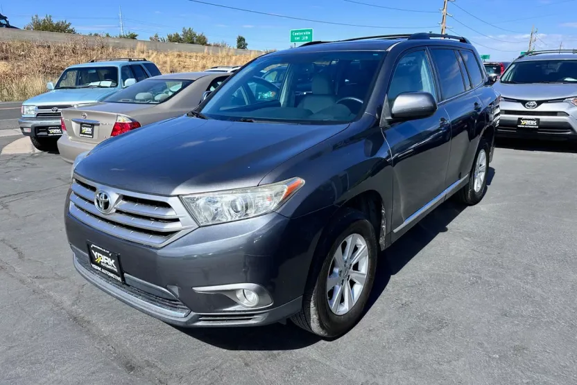 2011 Toyota Highlander SE photo 1