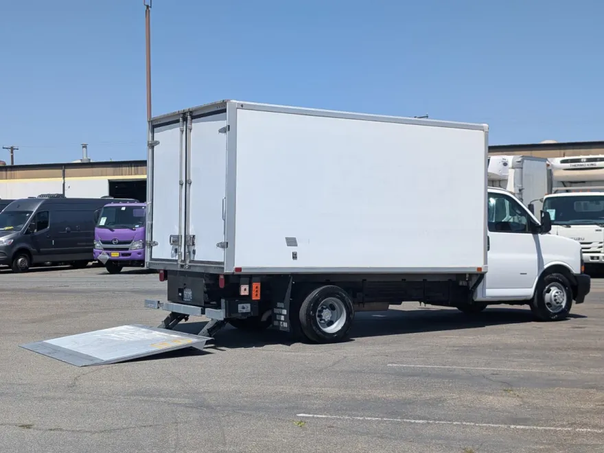 2019 Chevrolet Express 3500 Cutaway photo 1