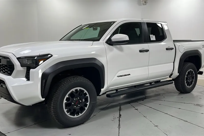 2025 Toyota Tacoma TRD Off-Road Double Cab photo 1