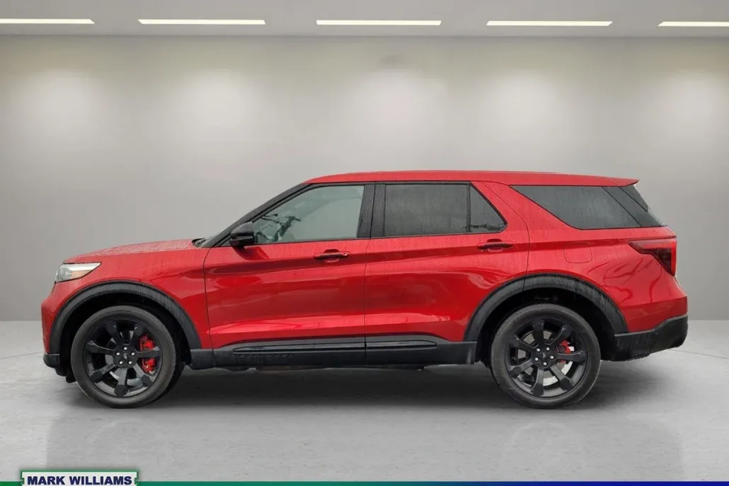 2022 Ford Explorer ST photo 1