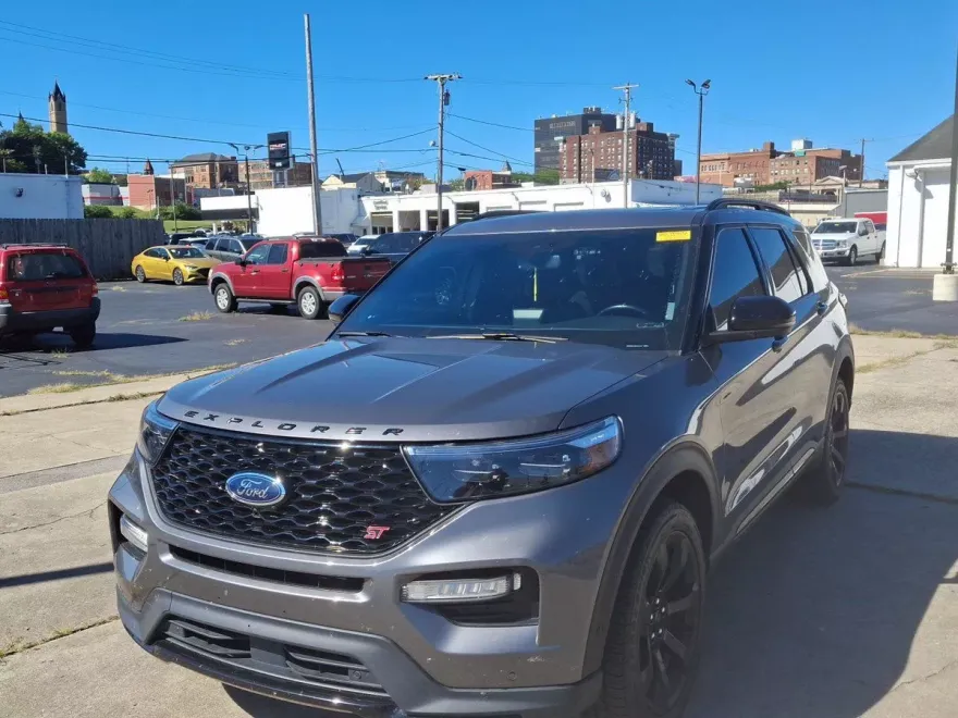 2022 Ford Explorer ST photo 1