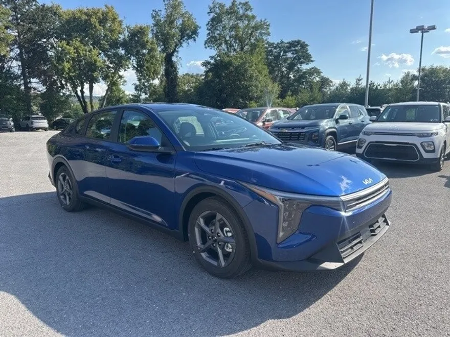 2025 Kia K4 LXS photo 1
