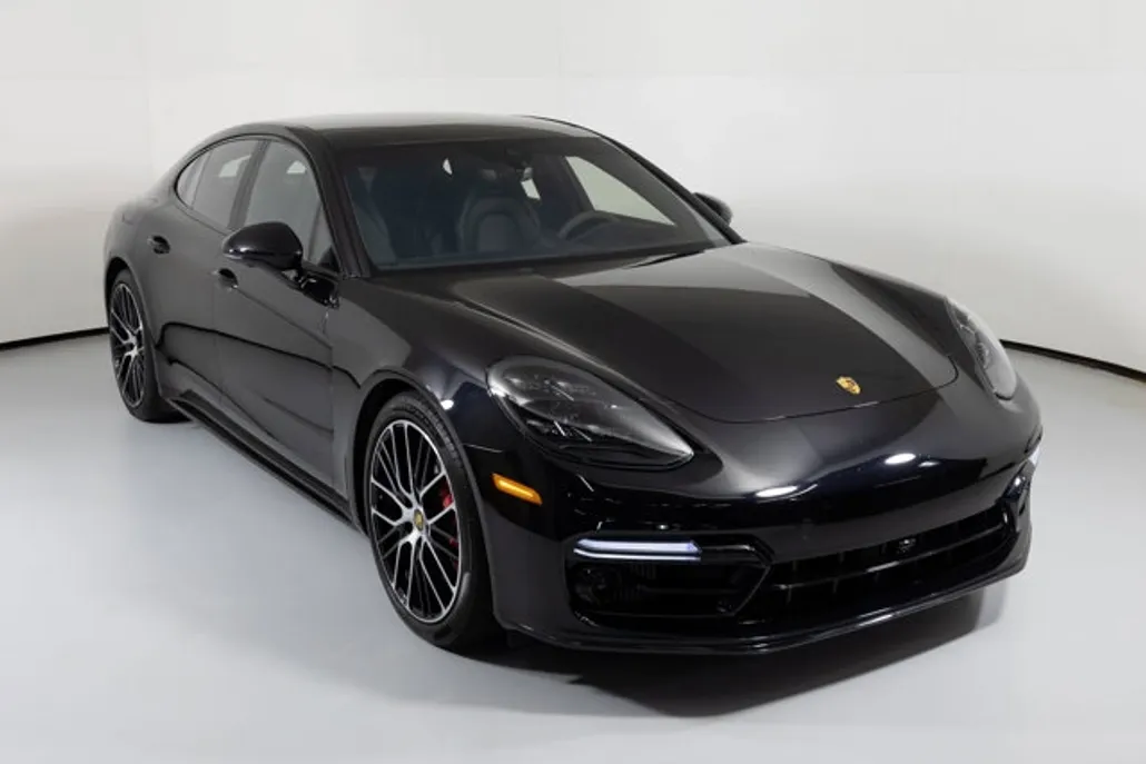 2023 Porsche Panamera GTS photo 1