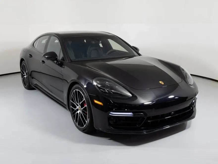 2023 Porsche Panamera GTS photo 1