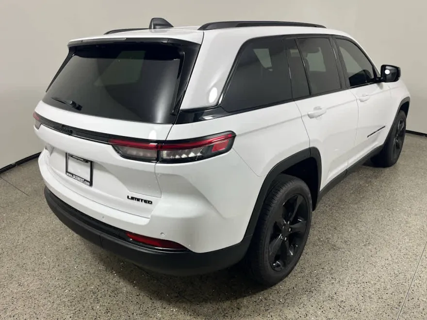 2025 Jeep Grand Cherokee Limited photo 1