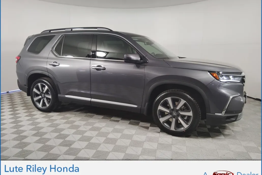2025 Honda Pilot Touring photo 1