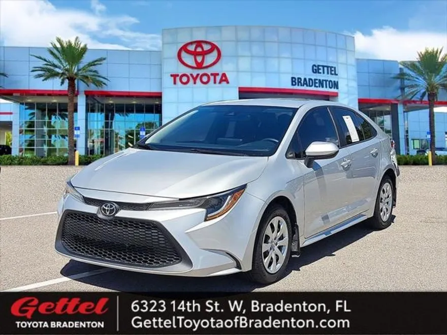 2022 Toyota Corolla LE photo 1
