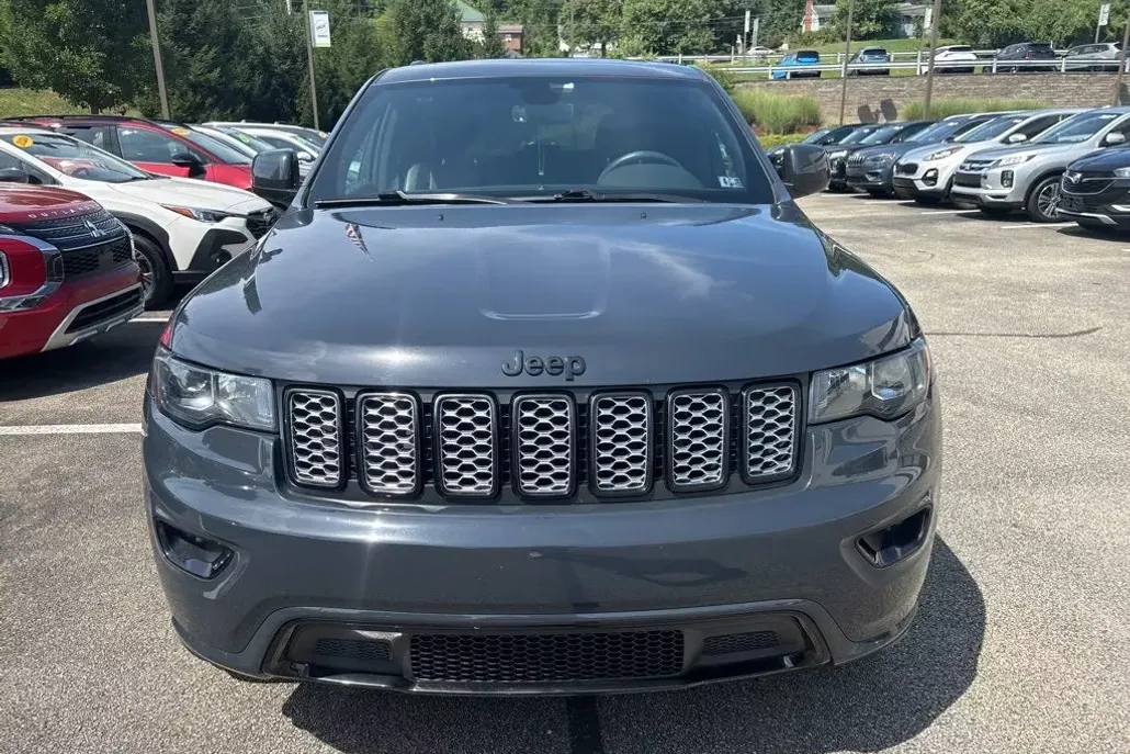 2018 Jeep Grand Cherokee Altitude photo 1