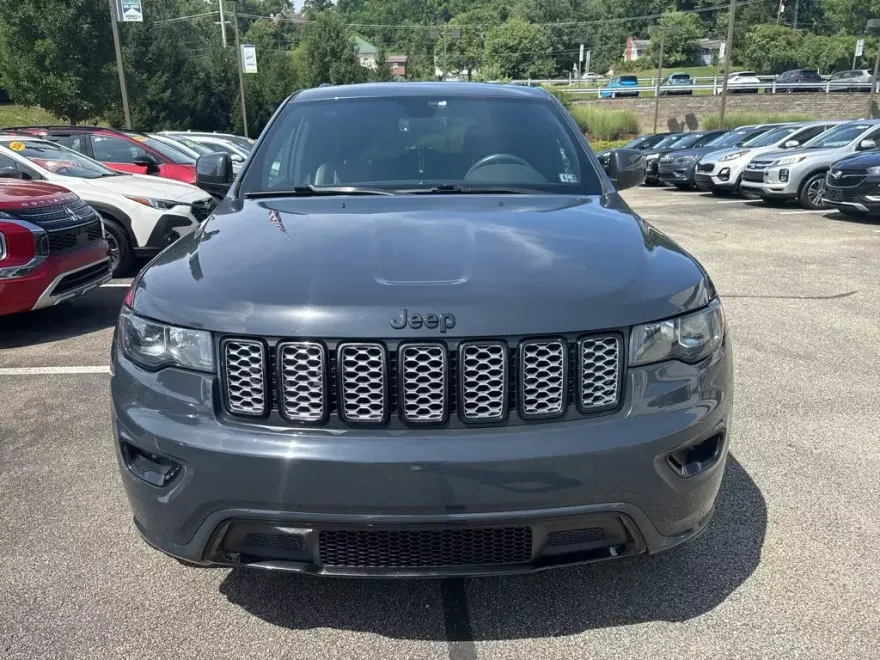 2018 Jeep Grand Cherokee Altitude photo 1