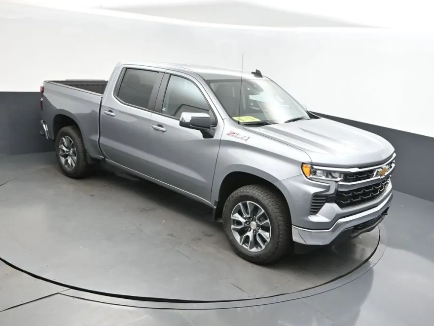 2026 Chevrolet Silverado 1500 LT photo 1