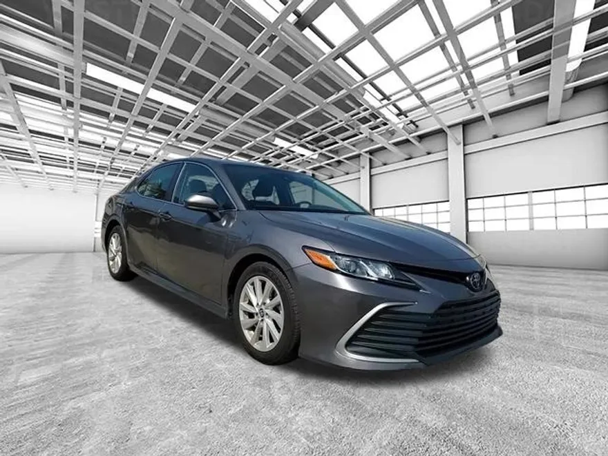 2023 Toyota Camry LE photo 1