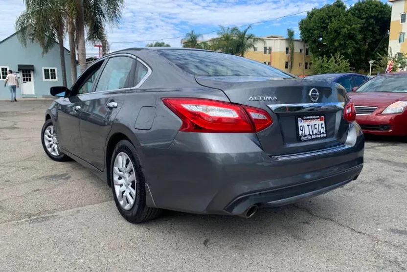 2016 Nissan Altima 2.5 S photo 1