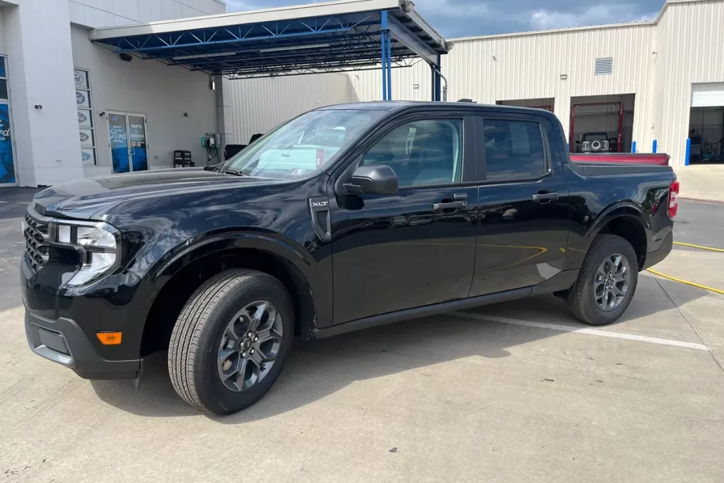 2025 Ford Maverick XLT photo 1