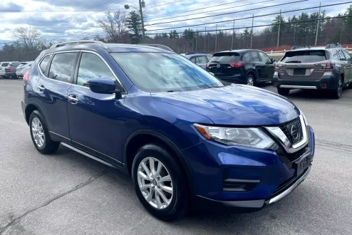 2017 Nissan Rogue SV photo 3
