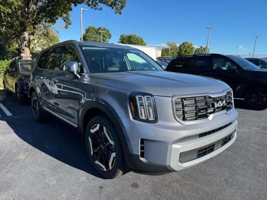 2025 Kia Telluride S photo 1
